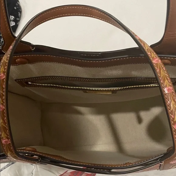 Tory Burch Ella Woven Cage Tote - Picture 9 of 16